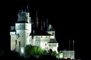 le_chateau_de_nuit.jpg - JPEG - 448.7 ko - 1300×865 px